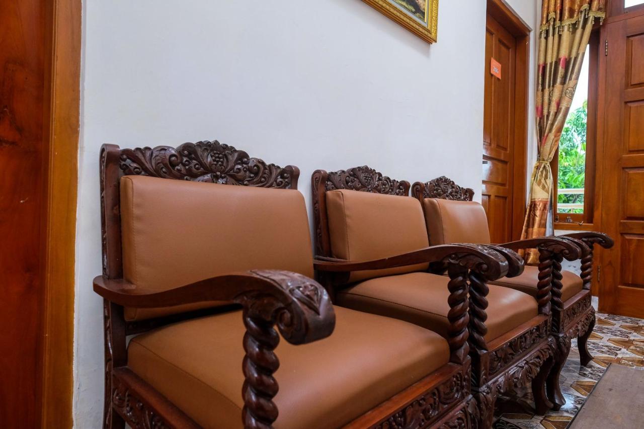 Reddoorz Syariah @ Griya Thamrin Manahan Solo Экстерьер фото