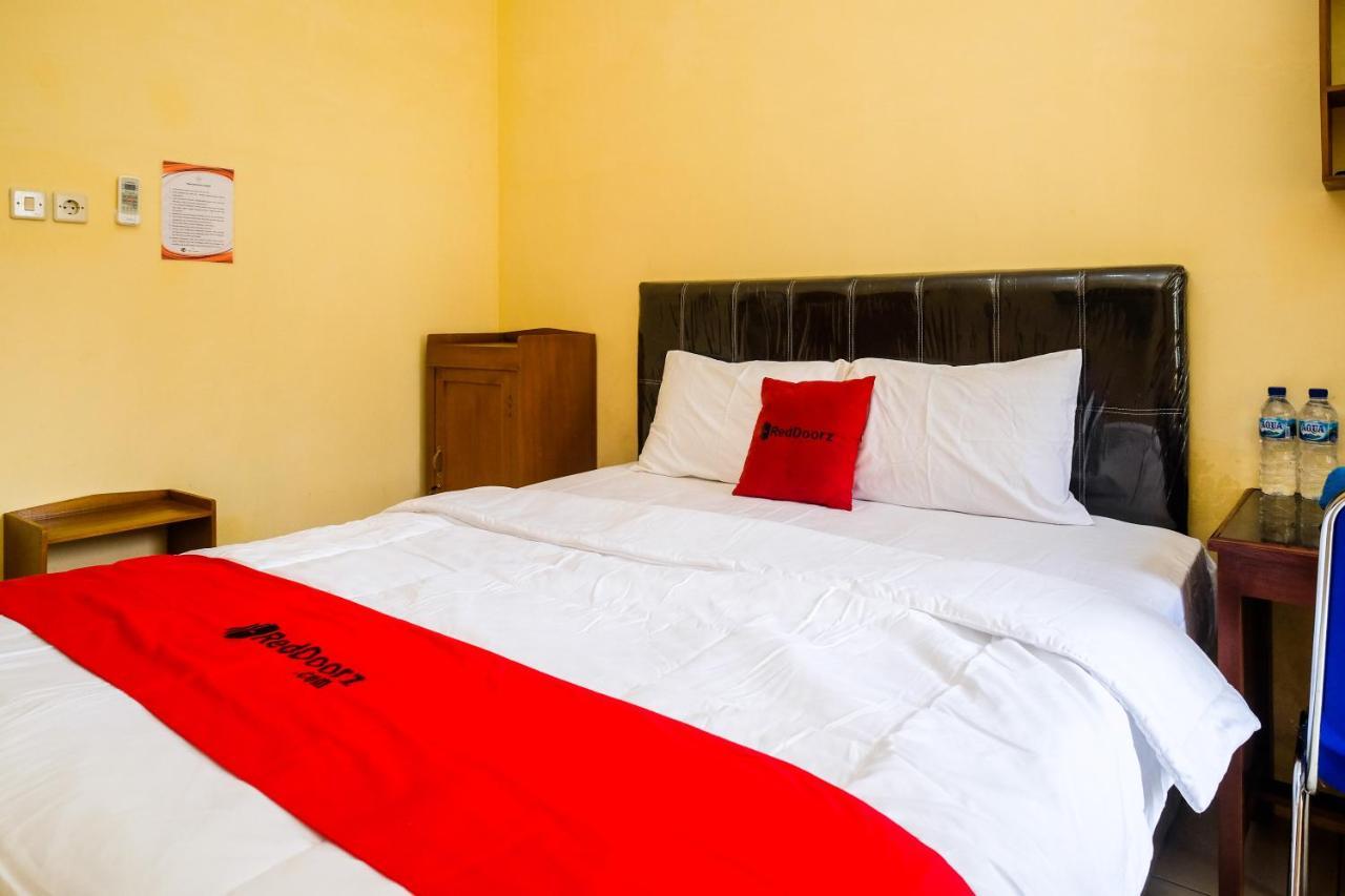Reddoorz Syariah @ Griya Thamrin Manahan Solo Экстерьер фото