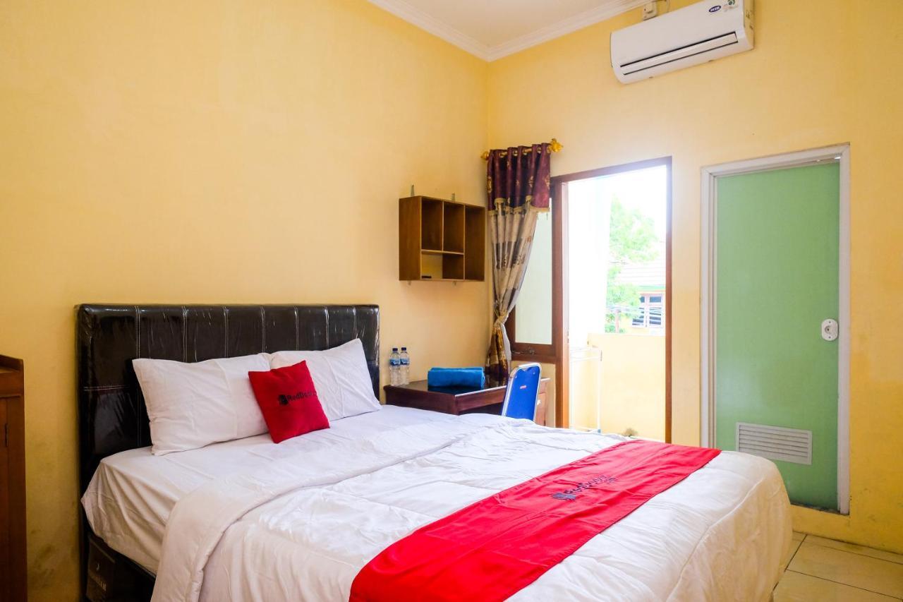 Reddoorz Syariah @ Griya Thamrin Manahan Solo Экстерьер фото