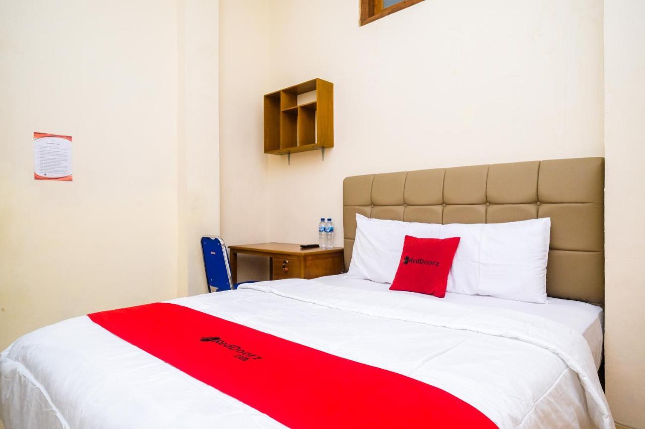 Reddoorz Syariah @ Griya Thamrin Manahan Solo Экстерьер фото