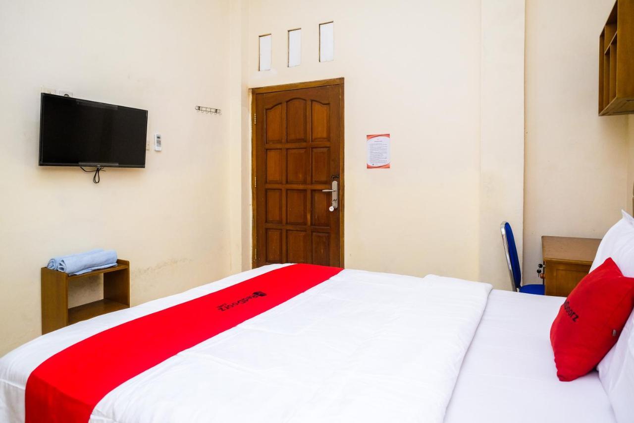 Reddoorz Syariah @ Griya Thamrin Manahan Solo Экстерьер фото